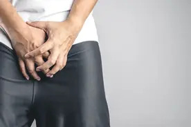 男子腹部痒，医生用镊子夹出16只阴虱！原来阴虱有4个传播途径图片