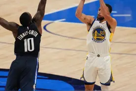 库里31分11助维金斯27+11勇士3比0独行侠，东契奇40分图片