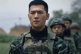 分明同一人，演完《人世间》再演《特战荣耀》，换身军装却没认出图片