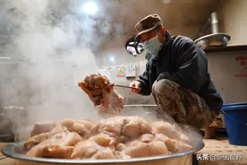 农村夫妻秘制“下酒菜”，4个月卖掉5000多个猪头，进账100多万元图片