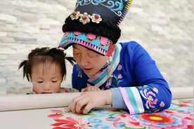 北川羌族绣娘陈云珍的“绣花功夫”图片