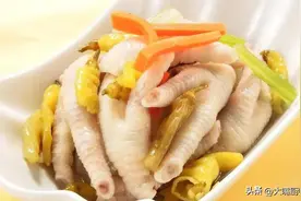 泡椒凤爪在家做，轻松5步搞定，酸辣爽口，皮韧肉香，看着流口水图片