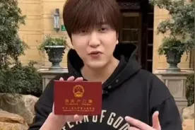 36岁网红白冰，粉丝3000万，上海买550平豪宅，大到可骑车！图片