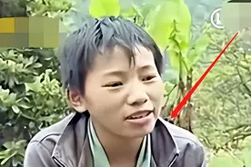 被母亲“抛弃”，父亲早逝，“顽强孤儿”杨六斤：深山吃草谋生存图片