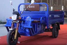 2款拉货三轮车，最低价2300元，最高载重4000斤，能上牌能自卸图片