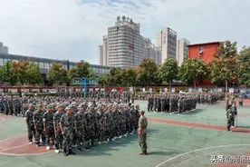 立身铸魂 未来可期 | 洛阳外国语学校举行军训会操比赛暨表彰大会图片