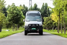 四驱、B型、越野！宇通房车大动作，基于奔驰底盘打造豪华B型房车图片