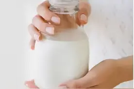 婴儿经常饮用矿泉水易得结石？图片
