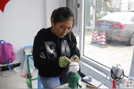 女婴刚出生肠子外露险丧命，妈妈无奈撂下“狠话”：愿一命换一命图片