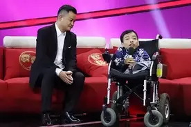 “袖珍总裁”李创利，16岁创业，资产高达3亿，娶美女秘书为妻图片