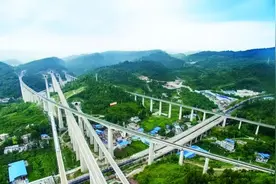 一座山穿出五条高铁！汪文斌点赞贵阳铁路枢纽“五龙出海”图片