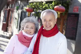 虎年好消息：多地区发放退休人员过节费、上调养老金，满意吗图片