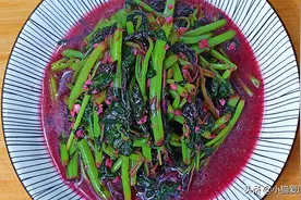 炒苋菜焯水和直接炒都是不对的，今天教你一招，鲜嫩味美，真解馋图片