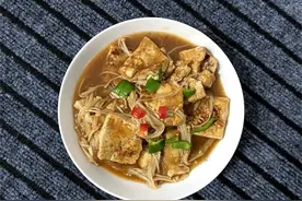 教你营养好吃的金针菇炖豆腐，简单易学又能解馋，最后汤汁都不剩图片