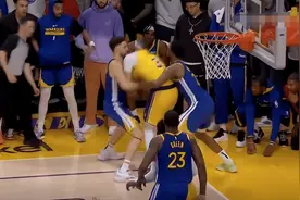 湖勇G4裁判报告公布！施罗德大回环漏吹穆迪犯规，维金斯出界争球图片