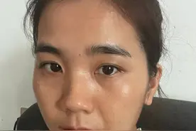 40岁左右的女人，出门再匆忙，尽量化淡妆，掌握这四步就可以了图片