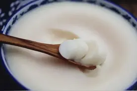 熬猪油，只放盐是外行，多放3样，三伏天放不坏，又白又香还不腥图片