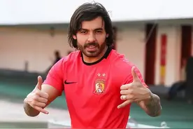 他是归化球员，代表国足0出战，就赚走4亿，回巴西后生活如何？图片