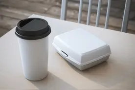 用错水杯等于喝毒？保温杯、玻璃杯、塑料杯、陶瓷杯，哪个更安全图片