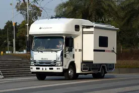 标配6气囊悬架！驾驶室软包内饰轻奢！历程可可西里700P轻卡房车图片