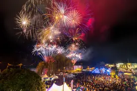 美富豪到“地球最后净土”肆意放烟花引山火拒道歉 当地居民气炸图片