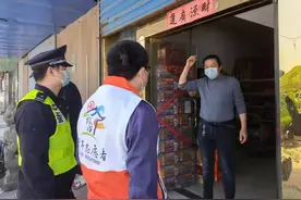 警用直升机、无人机助力，上海警方：“科技+人力”保障封控区域“人不流动、足不出户”图片