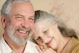 55岁的阿姨自述：嫁给一位35岁的男人后，我的生活过得非常幸福图片