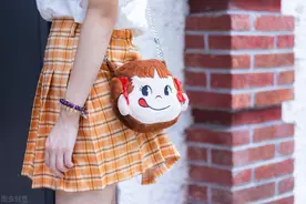 对视时男人心动的表现图片