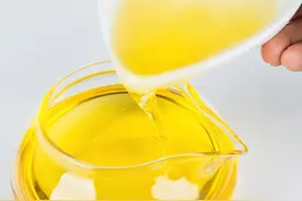 多批次食用油再现致癌成分，引起消费者担忧，过量食用有何危害？图片