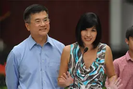 苗王后裔，嫁给美国首位华裔州长，希拉里：这个州长夫人不简单图片