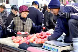 「百年巨变看鹤城」齐齐哈尔龙沙早市的“前世今生”图片