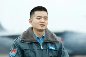 10年飞4种机型！他是首位“90后”运-20机长图片