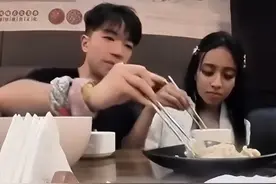 中国小伙穷游孟加拉，约会美女共舔一根冰棍，上门见父母被叫儿子图片