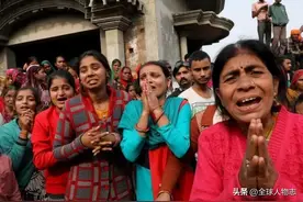 04年，印度200名妇女在法庭上将男犯人阉割，当地警方：她们无罪图片