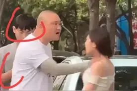 南京打架事件，虎妞硬刚猛男，懦弱无能胆小如鼠男友请安静走开图片