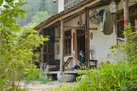 他辞职回广西,守着35亩地过日子:一碗饭,一把笛子,一个月亮就够了图片