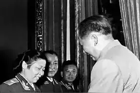1955年至1965年解放军实行军衔制，有76名女军人成为“开国将校”图片