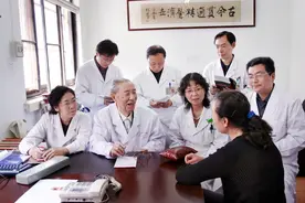 第四届国医大师第二届全国名中医获隆重表彰 河南1人获国医大师 4人获全国名中医图片