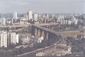 2002年之前的重庆交通建设有多难？在主城开车过桥都要收过路费图片