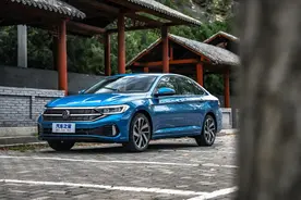 月销超2.7万辆！用上保时捷同款技术！新款速腾百公里不到6个油图片