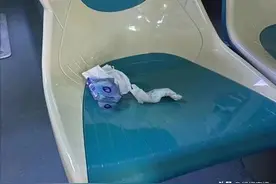 厦门一女子乘公交被座椅上杀菌清洁剂灼伤，涉事公交公司：已支付女乘客住院费用图片