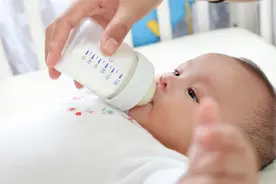 鸭嘴杯、吸管杯、防漏杯……宝宝的水杯到底应该怎么选？图片