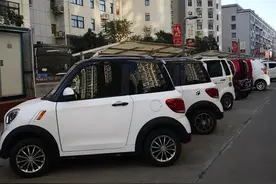 这款电动车属于新国标，还不要驾驶证，老年人也可以使用图片