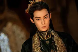 “顶流预备役”王鹤棣：疑似已订婚，粉丝怒其不争，刚火就塌房？图片