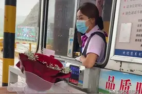 高速收费员晒工作餐，月薪2300从没想过跳槽，网友：换我也不跳槽图片