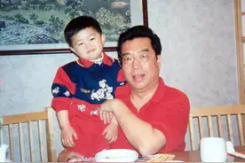 娶小27岁娇妻，49岁生了李天一，李双江梦鸽：毁了儿子一生图片