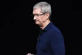 苹果绷不住了，iPhone 15暴降2300元图片