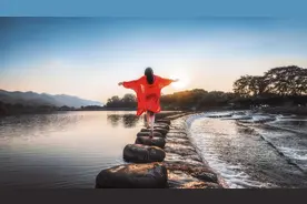 人生三境界：阅己，越己，悦己!图片