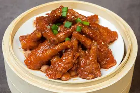 快过年了，教你做广式豆豉蒸凤爪，软嫩脱骨很入味，寓意来年抓财图片
