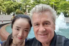 18年，内蒙农村女孩嫁给70岁英国老头，定居西班牙，如今怎么样了图片